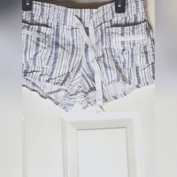 SO L White Blue Striped 4 Pockets BeltLoops LINEN Blend Women’s Shorts - Picture 1 of 9